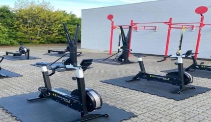 Hos CrossFit Holstebro anvender de både Optima gummimåtten fra HeveaMats udenfor og indenfor